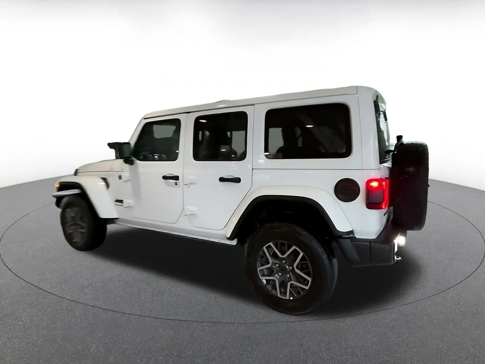2025 Jeep JL Wrangler - Image 11 of 31