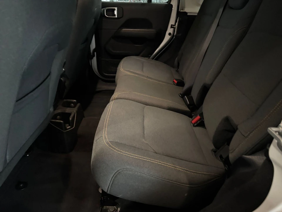 2025 Jeep JL Wrangler - Image 27 of 31
