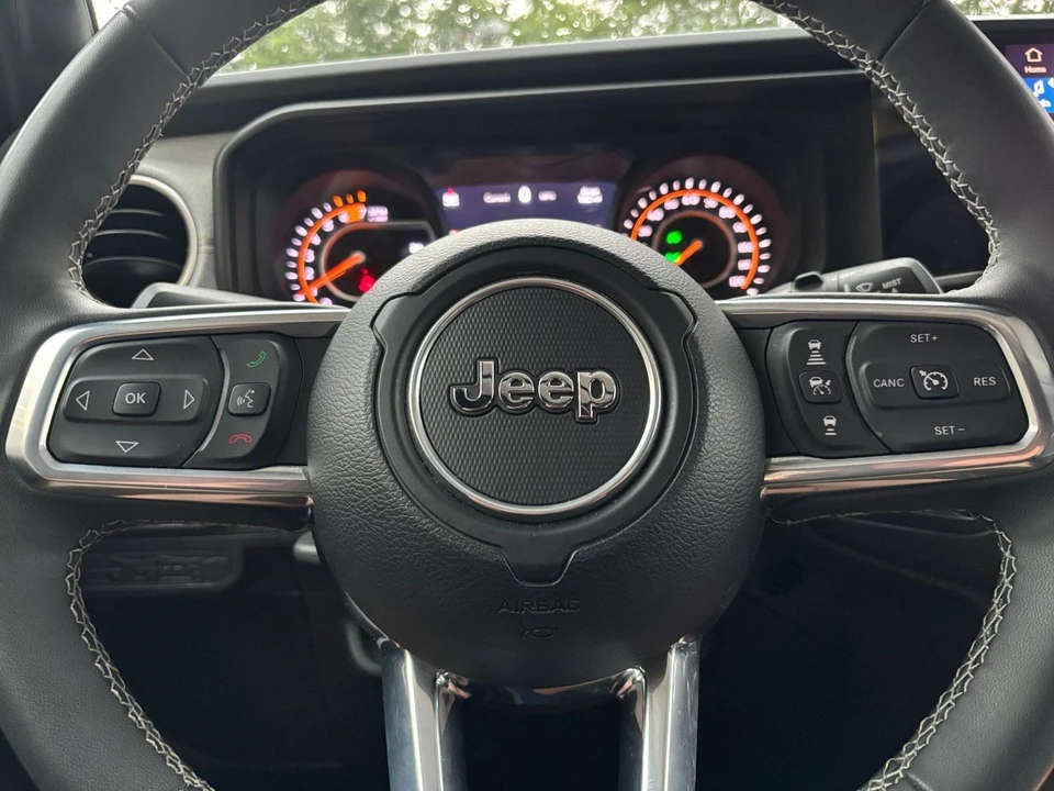 2025 Jeep JL Wrangler - Image 29 of 31