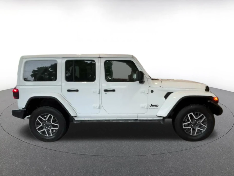 2025 Jeep JL Wrangler - Image 17 of 31