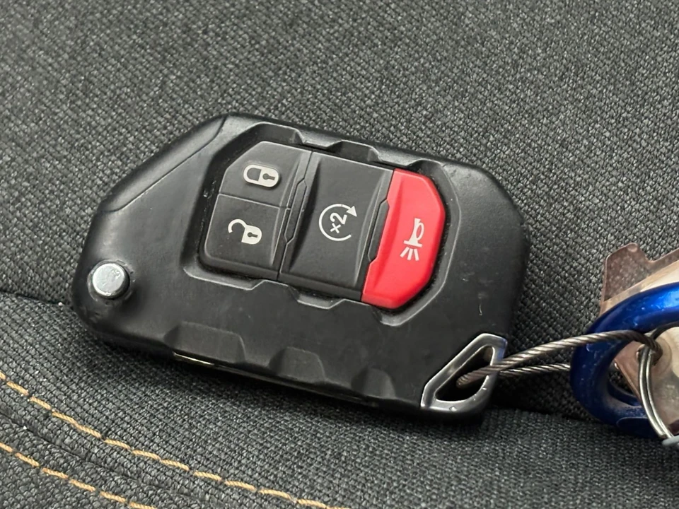 2025 Jeep JL Wrangler - Image 22 of 31