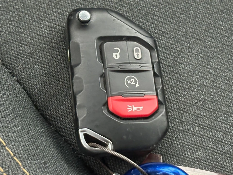 2025 Jeep JL Wrangler - Image 26 of 31