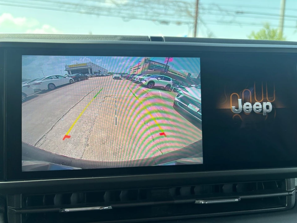 2025 Jeep JL Wrangler - Image 24 of 31