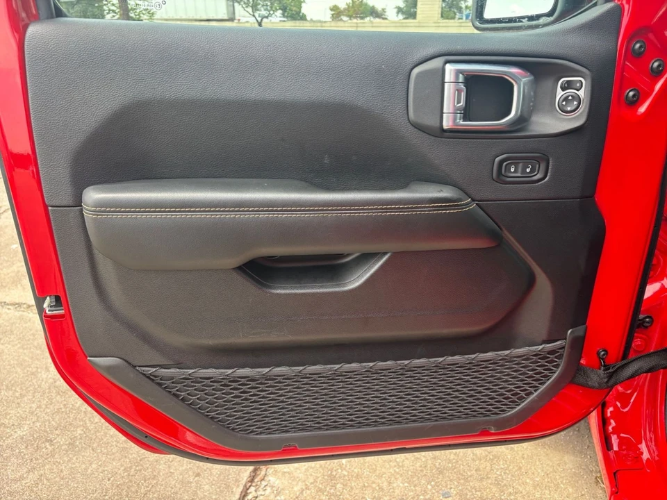 2025 Jeep JL Wrangler - Image 20 of 31