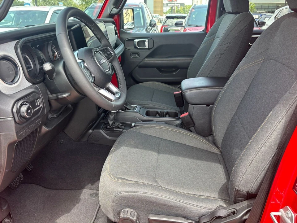 2025 Jeep JL Wrangler - Image 27 of 31