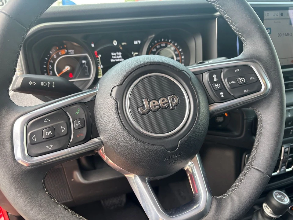 2025 Jeep JL Wrangler - Image 29 of 31