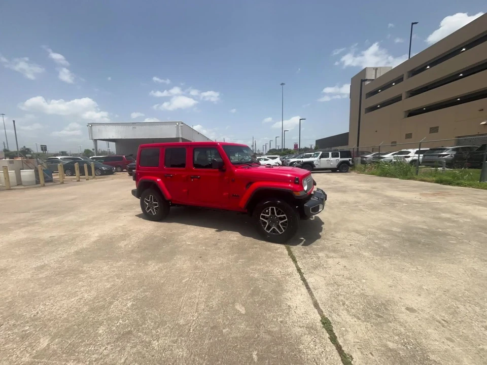 2025 Jeep JL Wrangler - Image 18 of 31