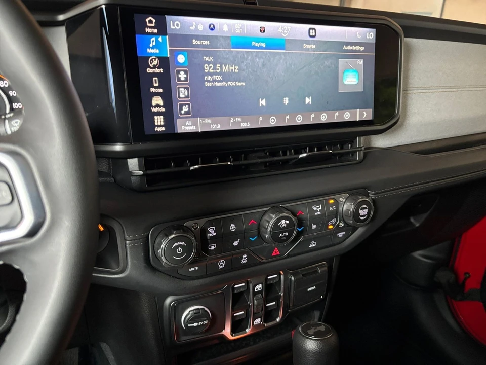 2025 Jeep JL Wrangler - Image 18 of 31