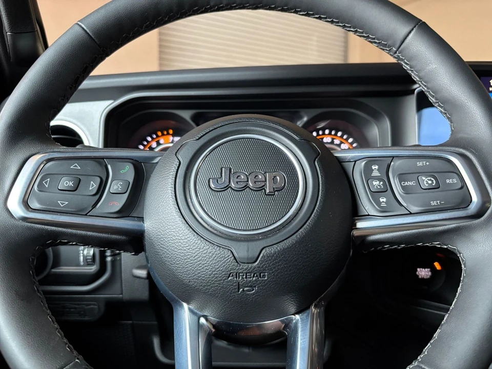 2025 Jeep JL Wrangler - Image 29 of 31