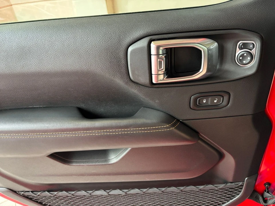 2025 Jeep JL Wrangler - Image 20 of 31