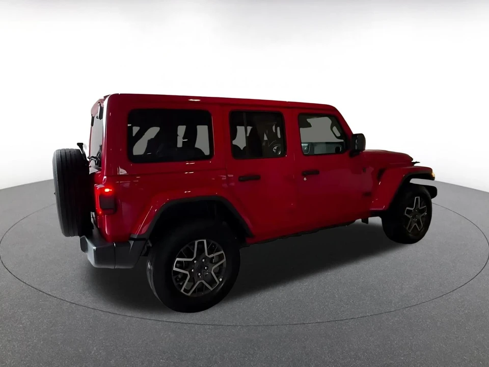 2025 Jeep JL Wrangler - Image 15 of 31
