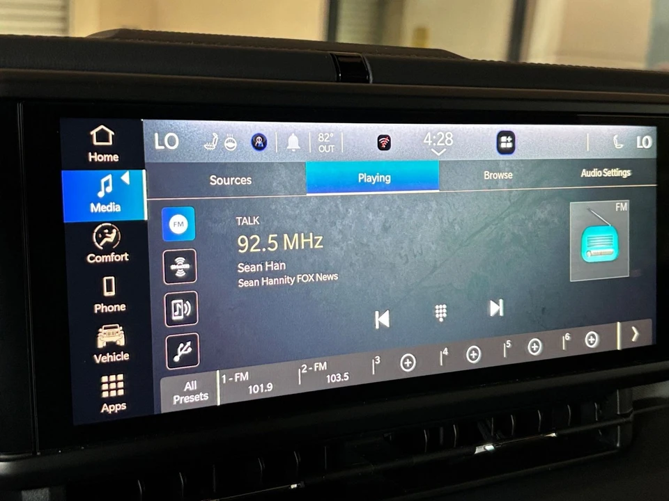 2025 Jeep JL Wrangler - Image 21 of 31