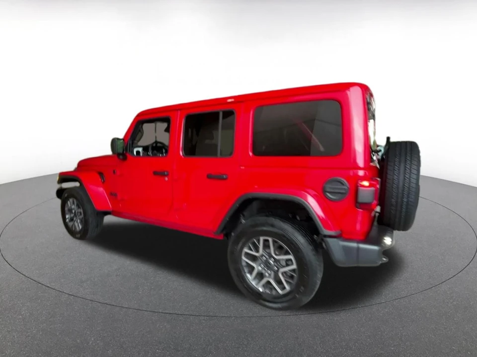 2025 Jeep JL Wrangler - Image 11 of 31