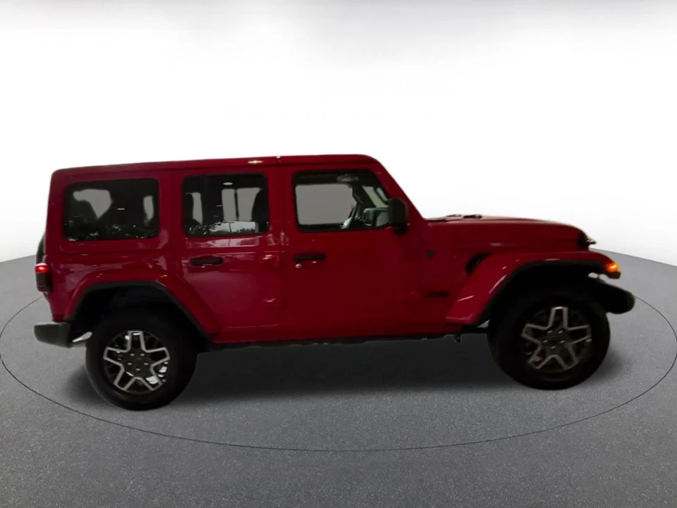 2025 Jeep JL Wrangler - Image 17 of 31