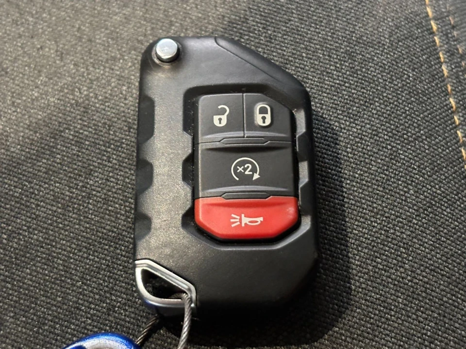 2025 Jeep JL Wrangler - Image 26 of 31