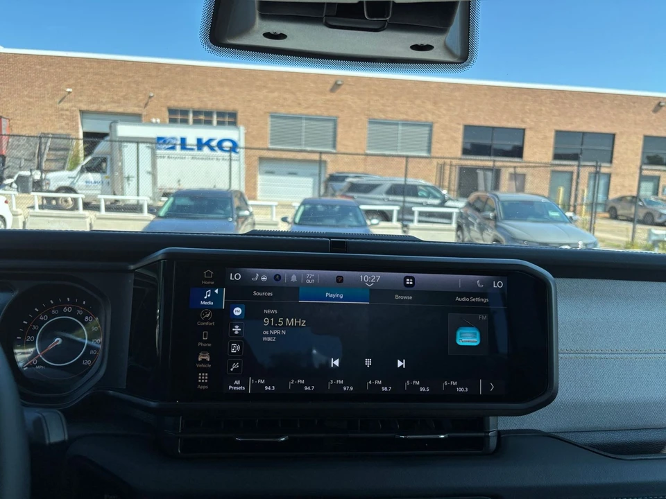 2025 Jeep JL Wrangler - Image 18 of 31