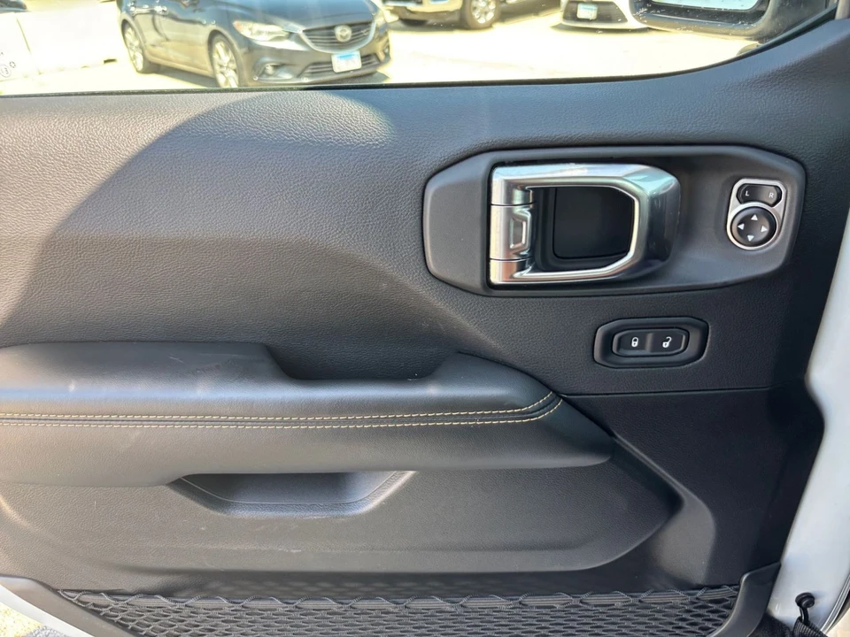 2025 Jeep JL Wrangler - Image 20 of 31