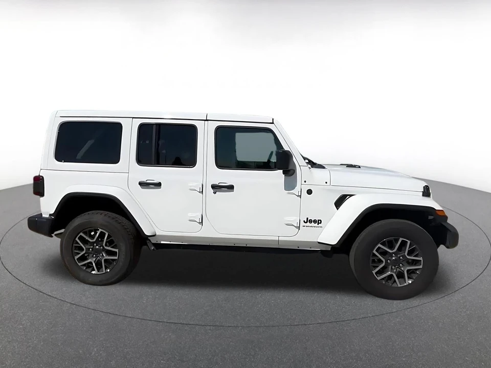 2025 Jeep JL Wrangler - Image 17 of 31