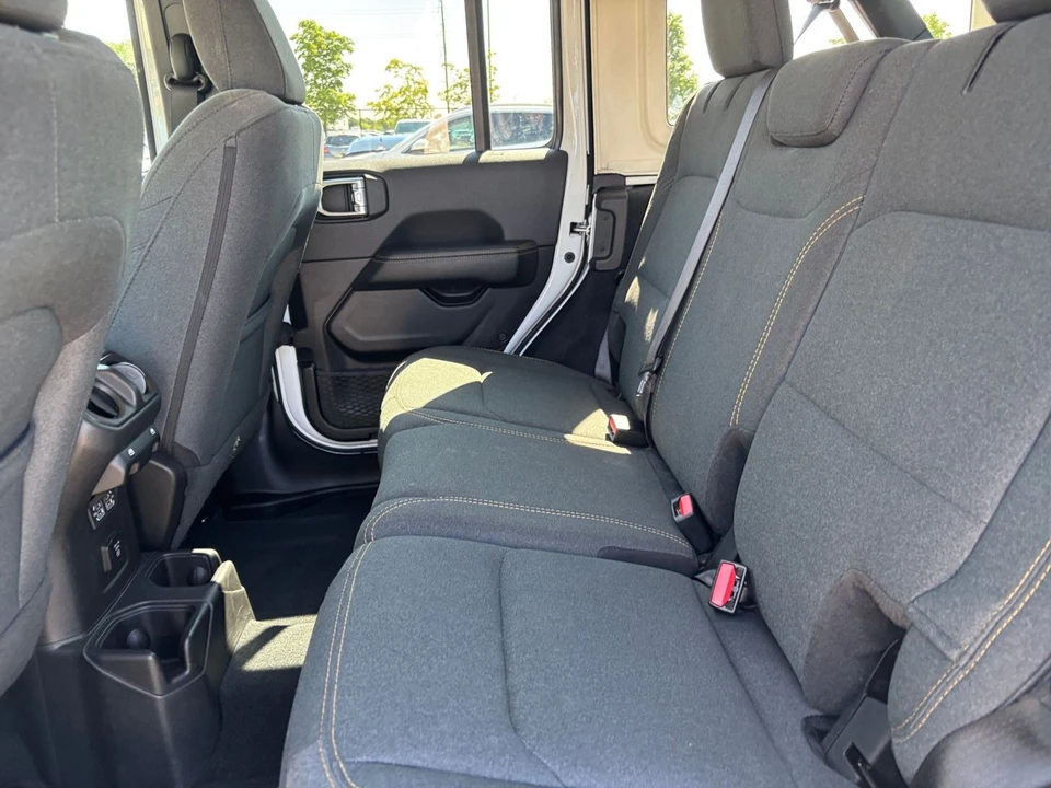 2025 Jeep JL Wrangler - Image 24 of 31