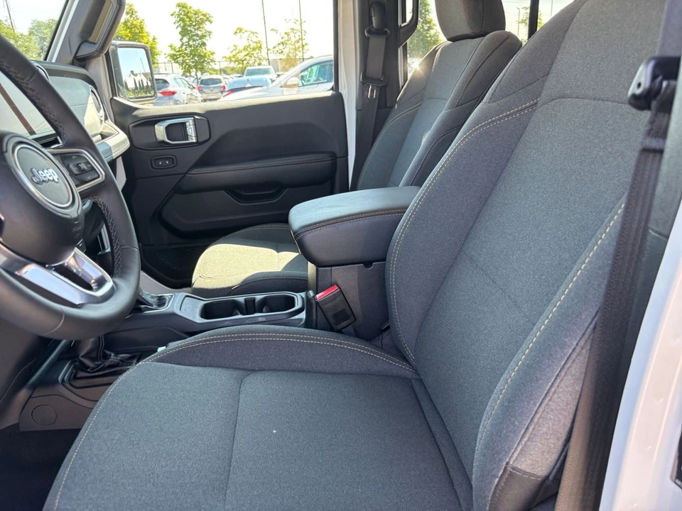 2025 Jeep JL Wrangler - Image 26 of 31