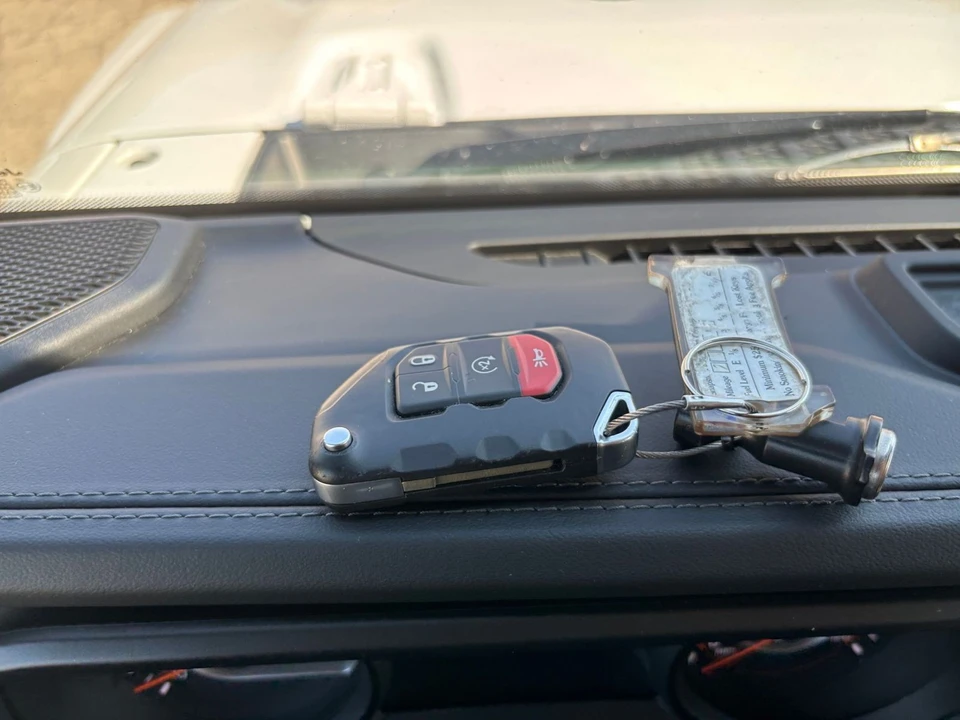 2025 Jeep JL Wrangler - Image 22 of 31