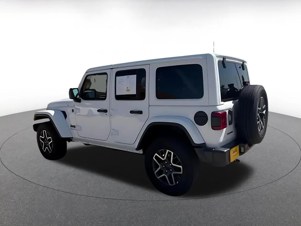 2025 Jeep JL Wrangler - Image 11 of 31