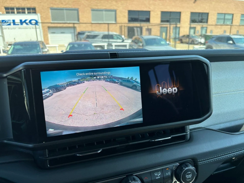 2025 Jeep JL Wrangler - Image 23 of 31