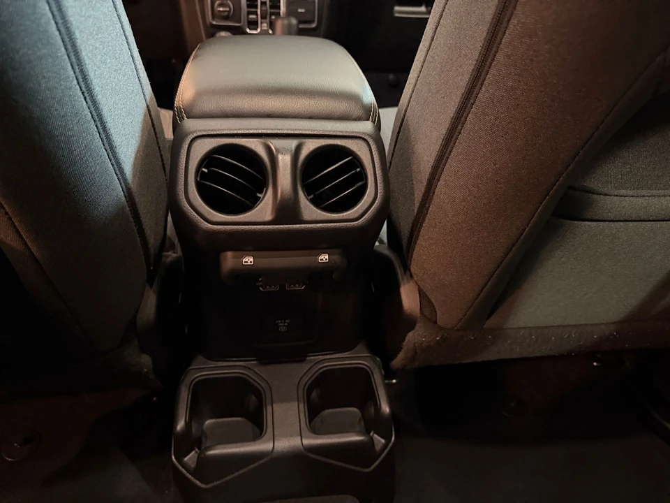 2025 Jeep JL Wrangler - Image 24 of 31