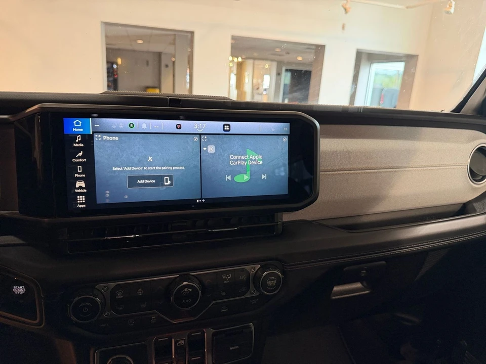 2025 Jeep JL Wrangler - Image 21 of 31