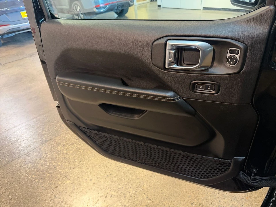 2025 Jeep JL Wrangler - Image 20 of 31