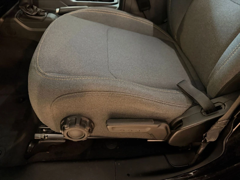 2025 Jeep JL Wrangler - Image 23 of 31