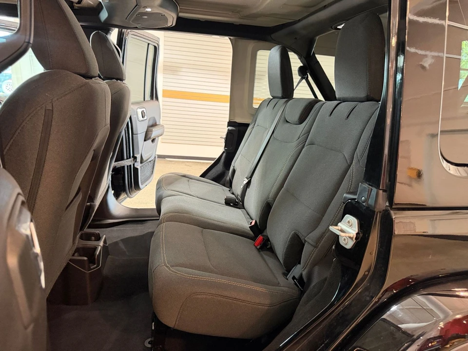 2025 Jeep JL Wrangler - Image 27 of 31