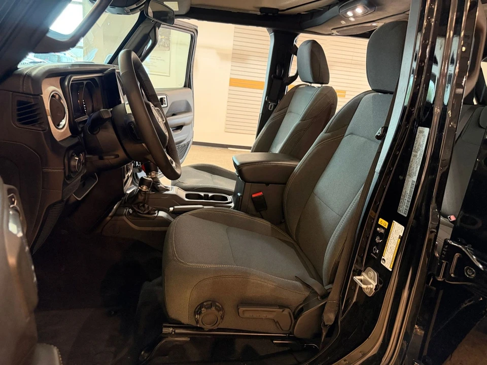 2025 Jeep JL Wrangler - Image 28 of 31