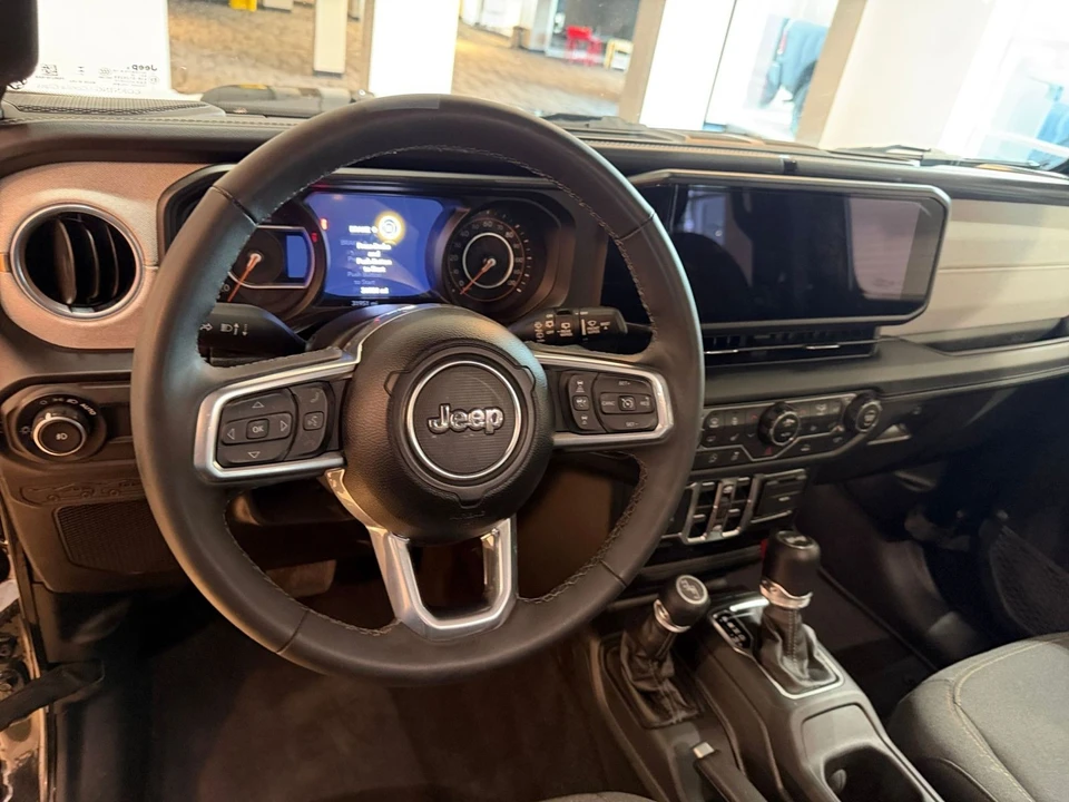 2025 Jeep JL Wrangler - Image 29 of 31