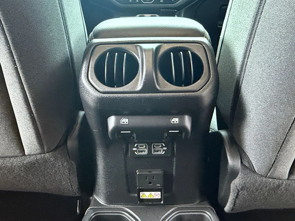 2025 Jeep JL Wrangler - Image 23 of 31