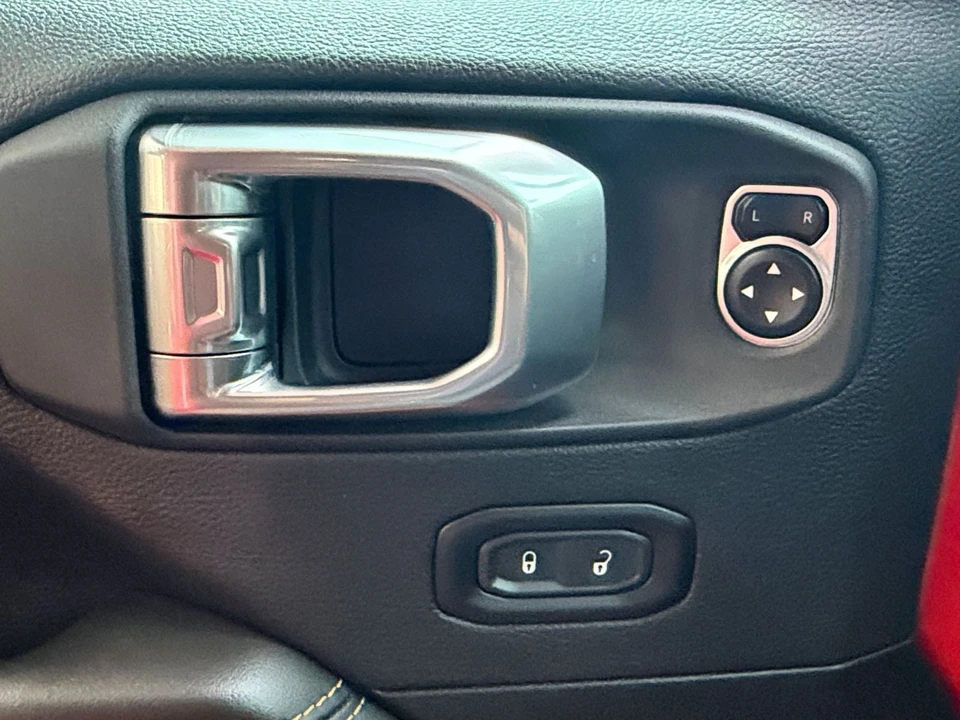 2025 Jeep JL Wrangler - Image 20 of 31