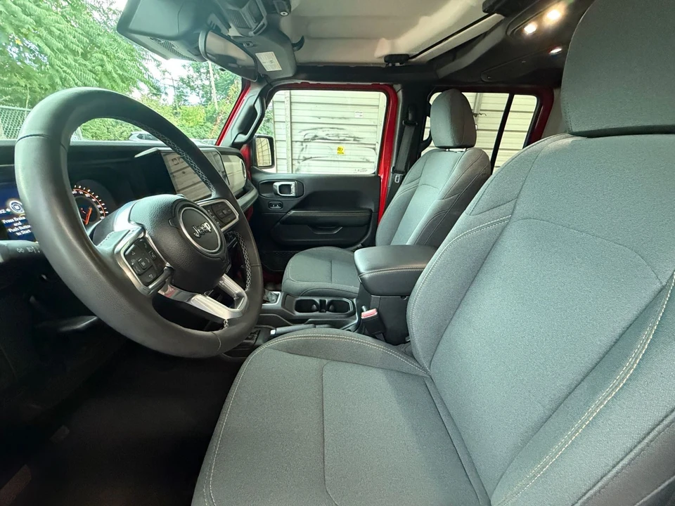 2025 Jeep JL Wrangler - Image 28 of 31