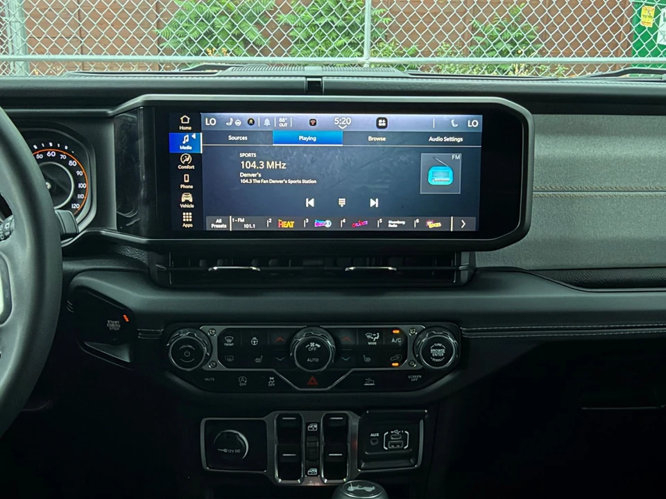 2025 Jeep JL Wrangler - Image 21 of 31