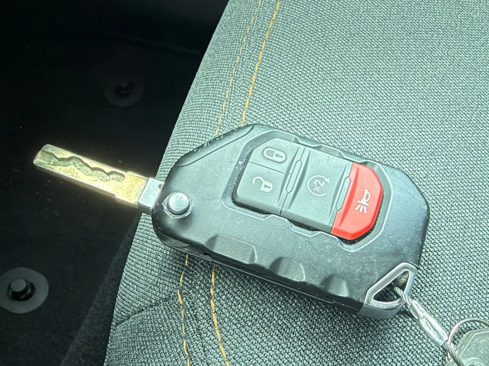 2025 Jeep JL Wrangler - Image 26 of 31