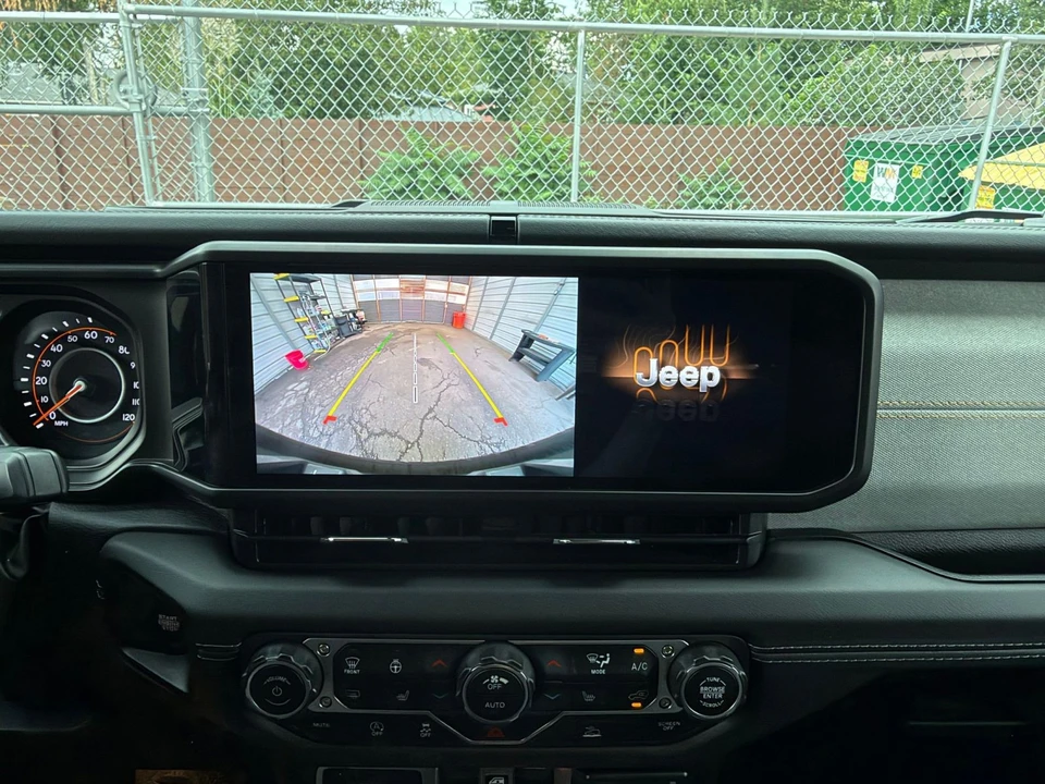 2025 Jeep JL Wrangler - Image 24 of 31