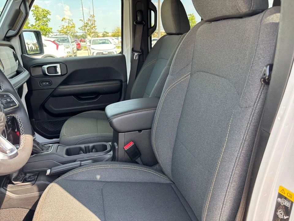 2025 Jeep JL Wrangler - Image 26 of 31