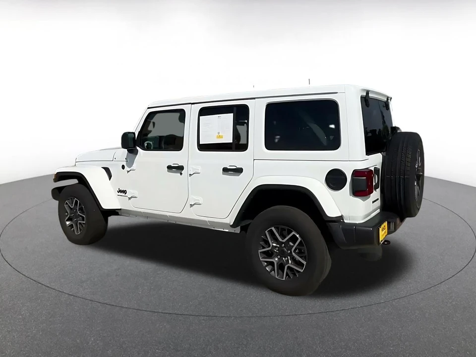 2025 Jeep JL Wrangler - Image 11 of 31