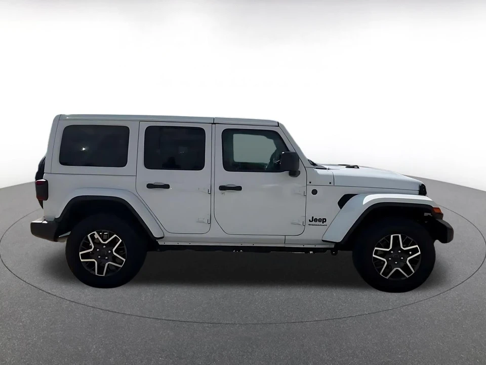 2025 Jeep JL Wrangler - Image 17 of 31