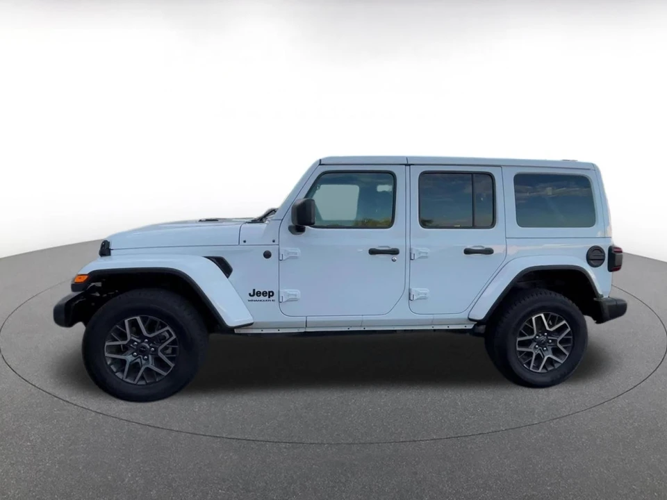 2025 Jeep JL Wrangler - Image 11 of 31
