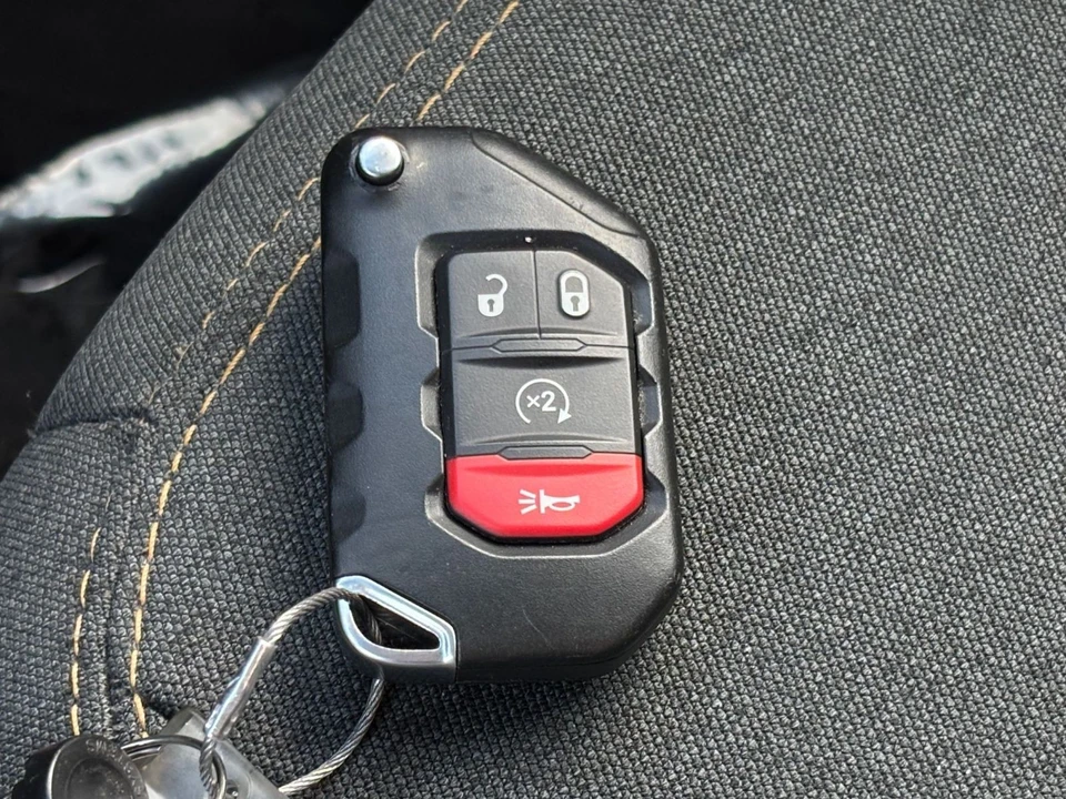 2025 Jeep JL Wrangler - Image 26 of 31