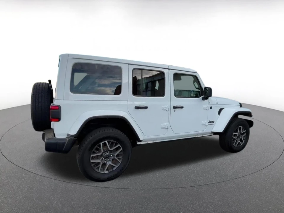 2025 Jeep JL Wrangler - Image 17 of 31