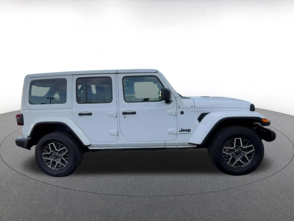 2025 Jeep JL Wrangler - Image 18 of 31