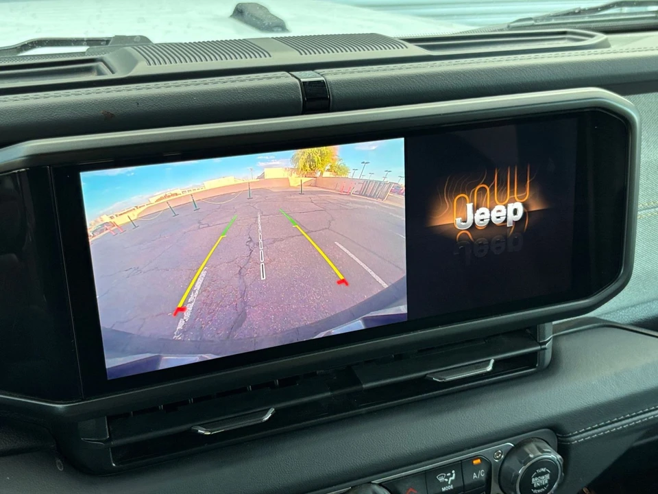 2025 Jeep JL Wrangler - Image 25 of 31