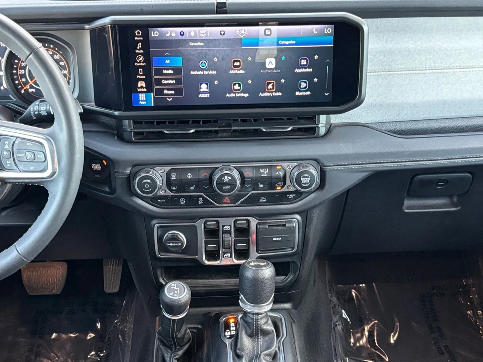 2025 Jeep JL Wrangler - Image 19 of 31