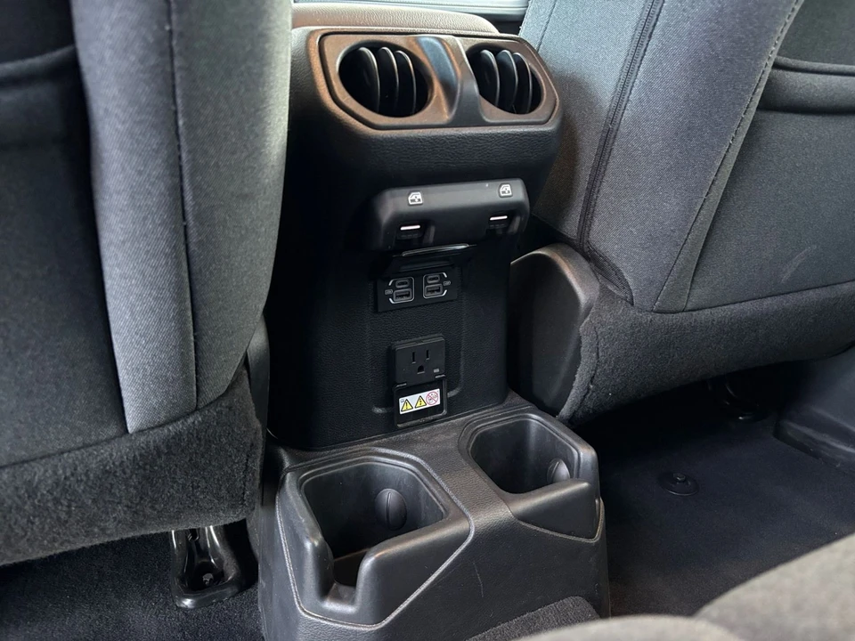 2025 Jeep JL Wrangler - Image 24 of 31